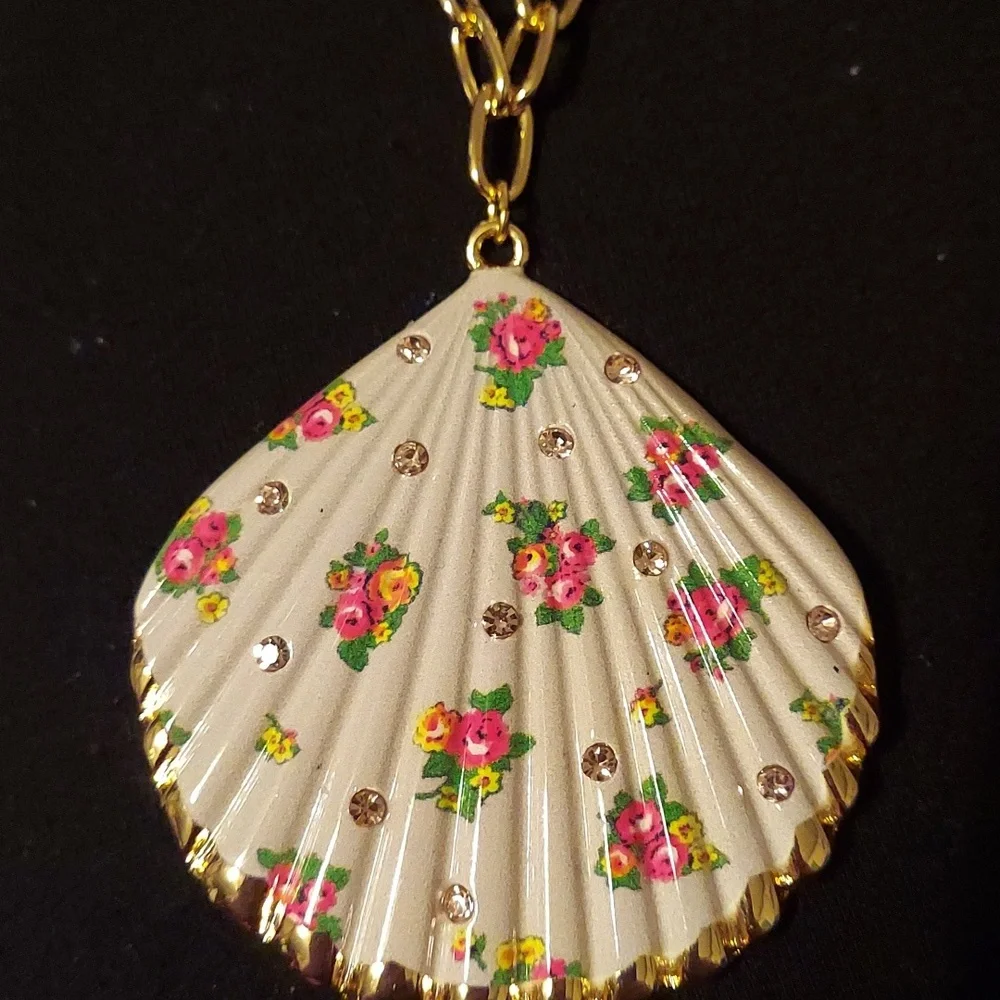 NWT Betsey Johnson Floral Print Shell Necklace - Picture 3 of 4